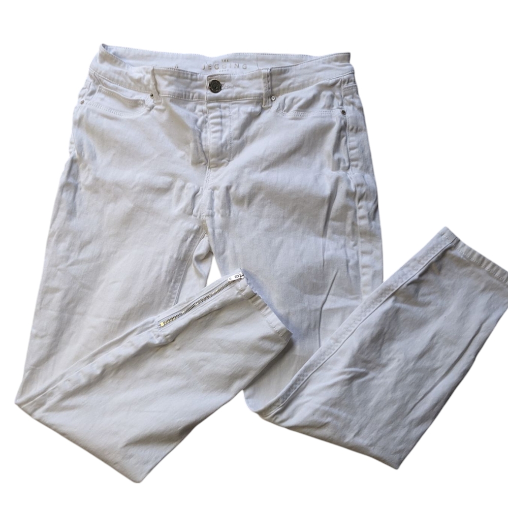 White House Black Market Skinny Cappries Jeans with Zipper Detail